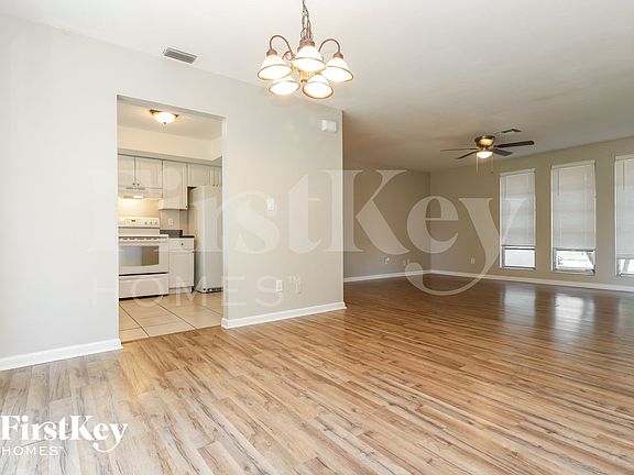 4th image of 928 SE 31st St