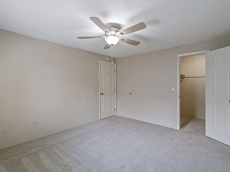 Westport Apartments — Photo 35