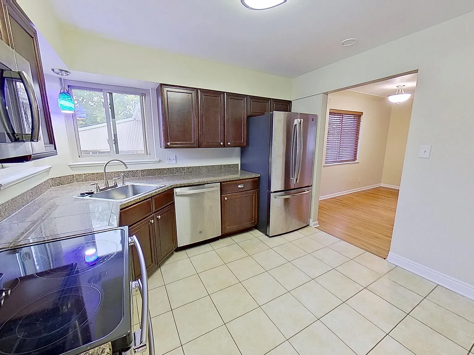 4 bed, 2040 sqft, $3,200 — Photo 1