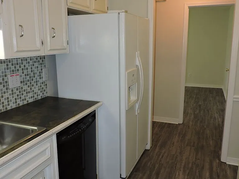 2780 Honeywood Dr — Photo 9
