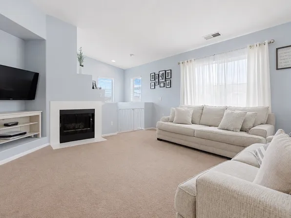 2010 Azure Cv Unit 8, Chula Vista, CA 91915