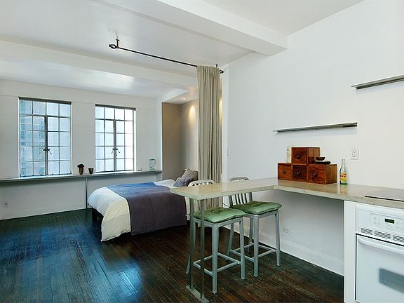 4th image of 312 E 42nd St #704