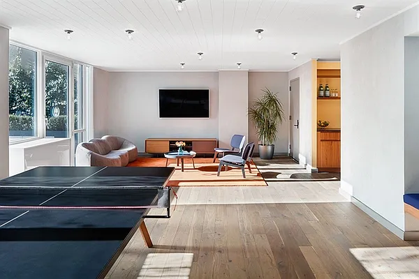 Rented by Gulia Wang, LREB | media 43