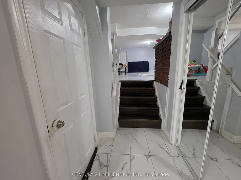 23 Malcolm Cres — Photo 12