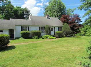 35 Cedar Ln, Cornwall, NY 12518