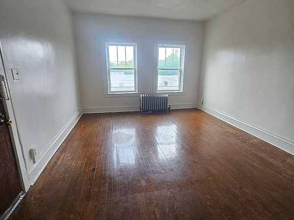 3rd image of 1933 Lee Rd #5