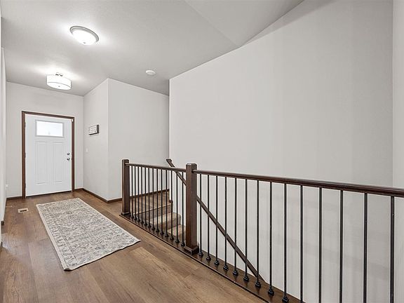3rd image of 611 Croell Ave