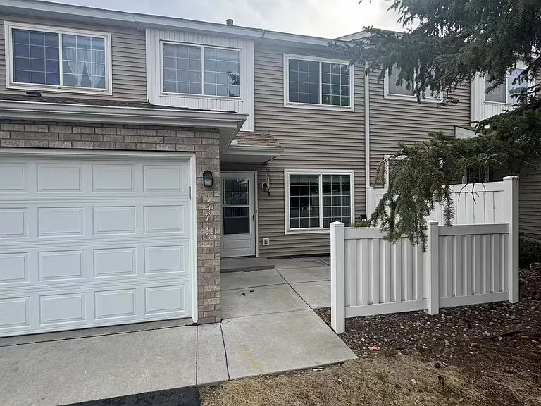 15716 Flackwood Ave — Photo 2