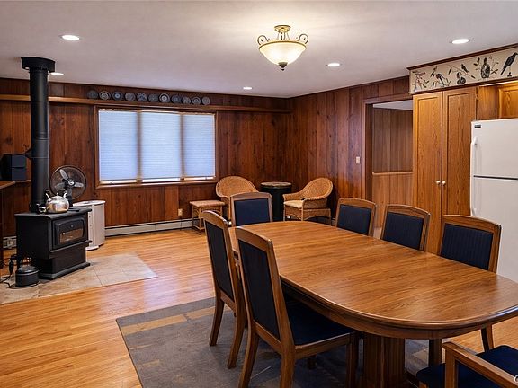 4th image of 744 Creamery Rd