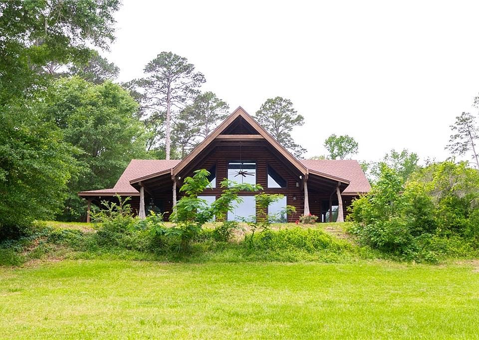 1st image of 673 Sandy Point Rd