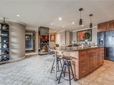 121 W 48th St APT 606, Kansas City, MO, 64112