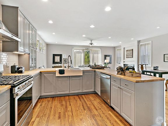 3rd image of 40728 N North Newport Dr