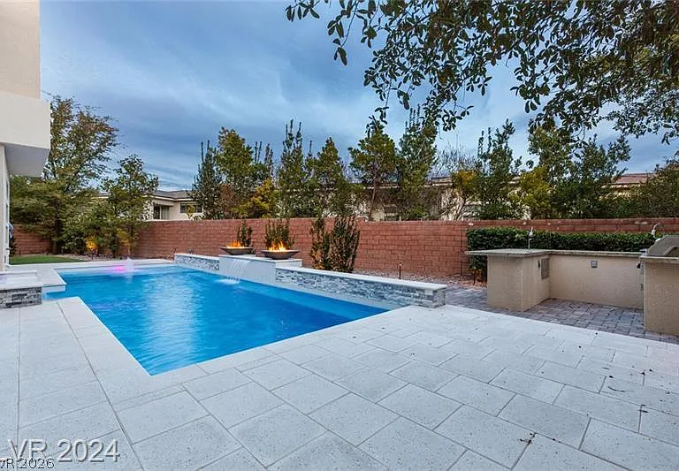 82 Grey Feather Dr — Photo 5