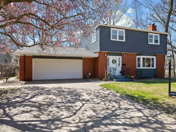 2107 3rd St #B, East Moline, IL 61244