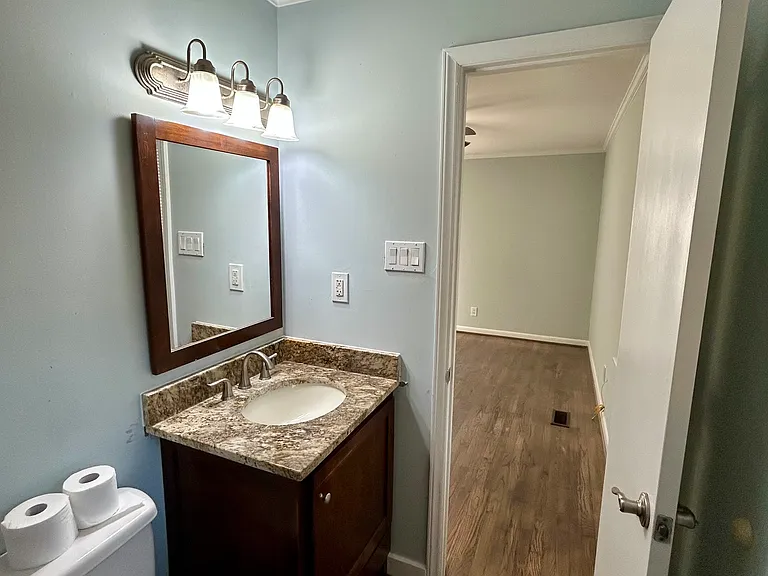 5305 Tabor Ct — Photo 17