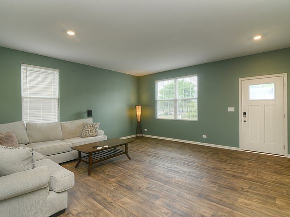 3rd image of 2118 Fairview Ln