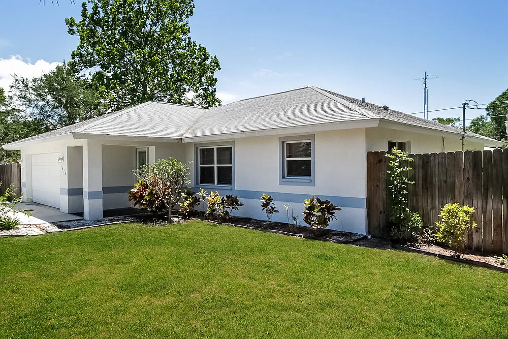 3 bed, 2.0 bath, 1351 sqft, $2,735 — Photo 1