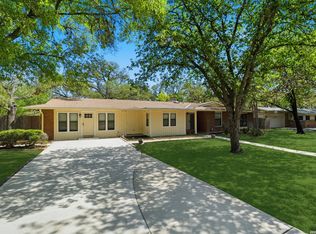 118 William Classen Dr, Hollywood Park, TX 78232