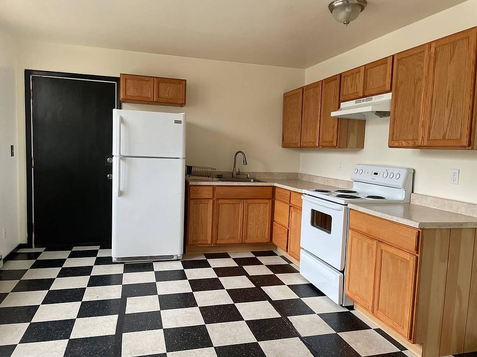1st image of 18593 Augusta Ave NE
