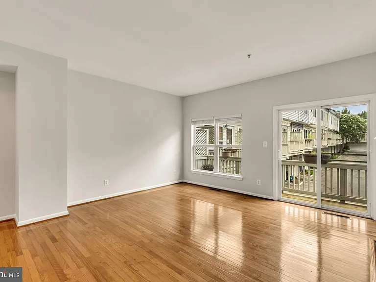 1227 V St NW — Photo 11