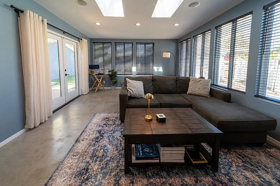 3 bed, 2.5 bath, 1250 sqft, $4,500 — Photo 3