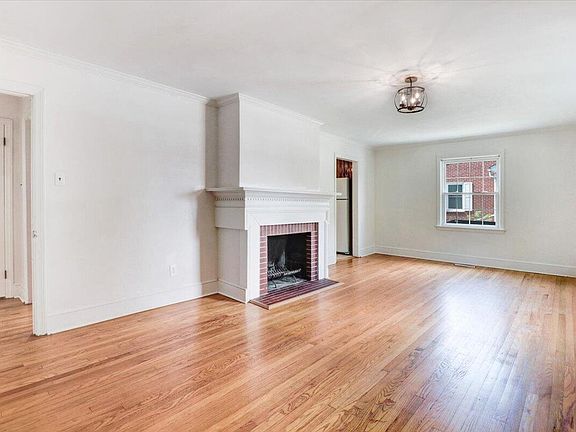 5th image of 905 S 1st St