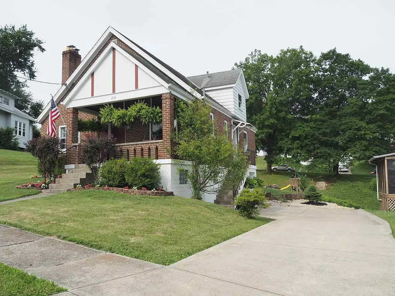 233 Ridgeway Ave photo 1