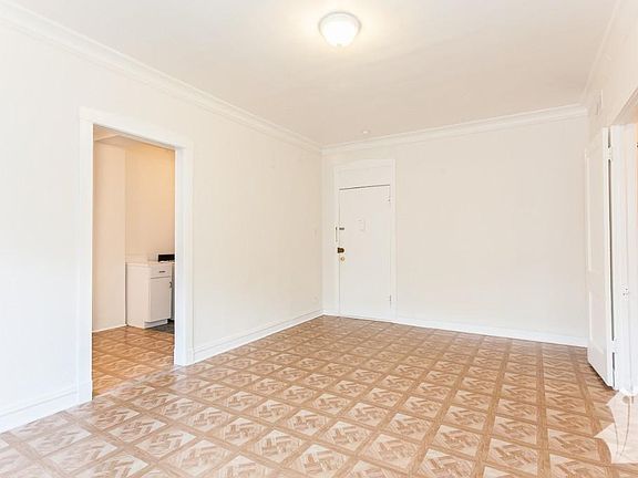 3rd image of 4601 N Lincoln Ave #303
