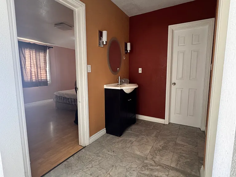 655 W Roberta Ave — Photo 8