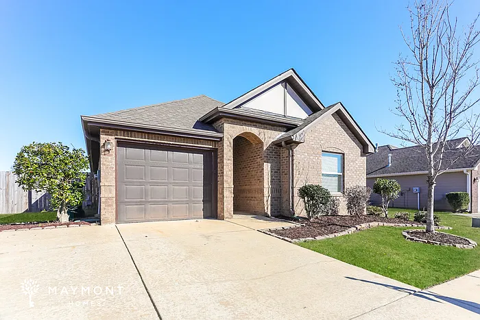 3 bed, 2.0 bath, 1452 sqft, $1,745 — Photo 3