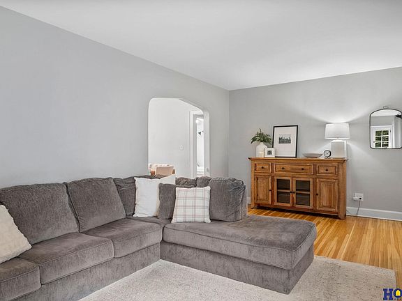 5th image of 2828 Cedar Ave
