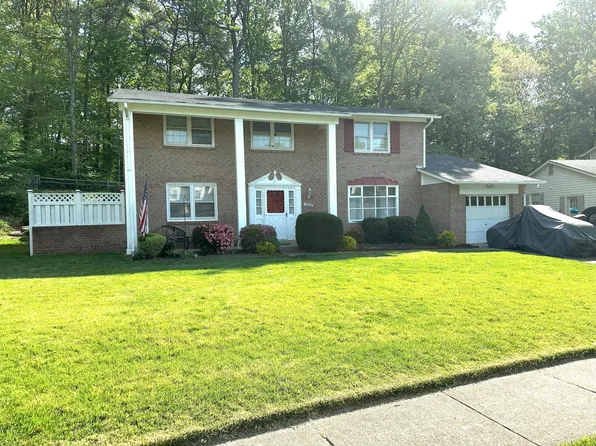 5263 Pumphrey Dr, Fairfax, VA 22032