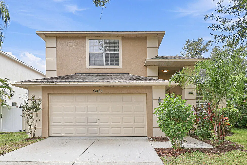 4 bed, 2.5 bath, 2322 sqft, $2,520 — Photo 1