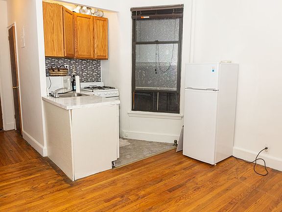 5th image of 208 E 84th St APT 4A