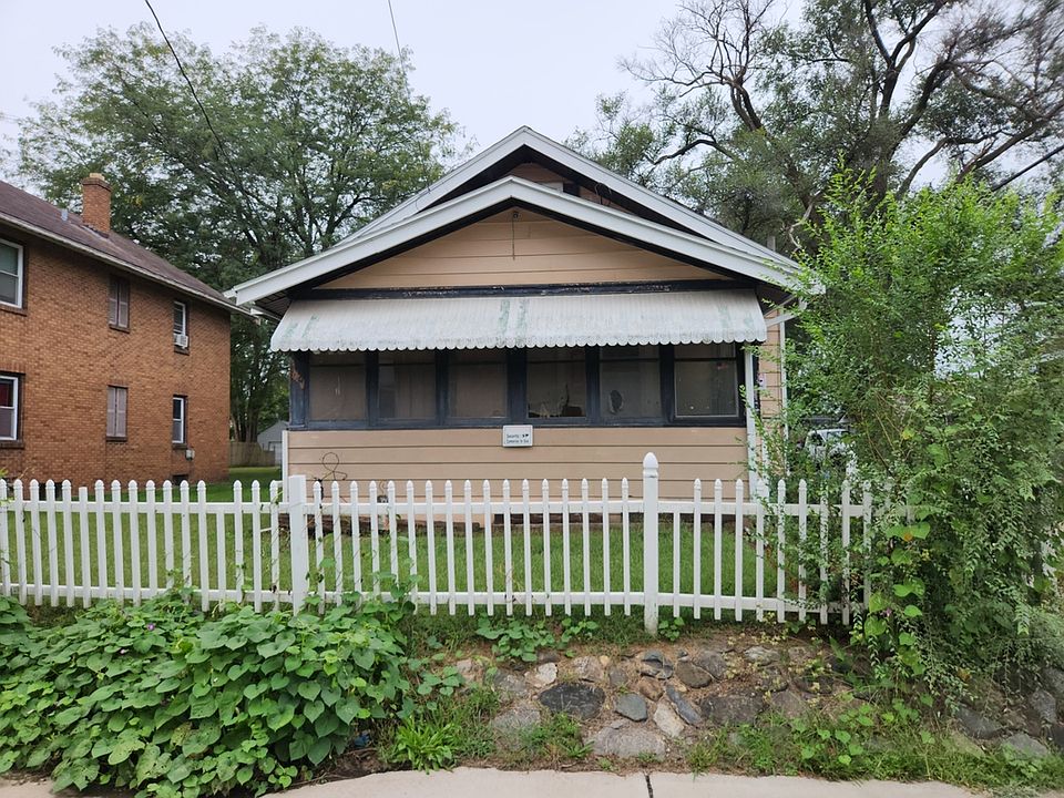 1st image of 2315 7th St