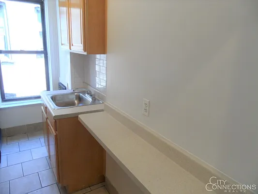 Rented by City Connections Realty | media 18