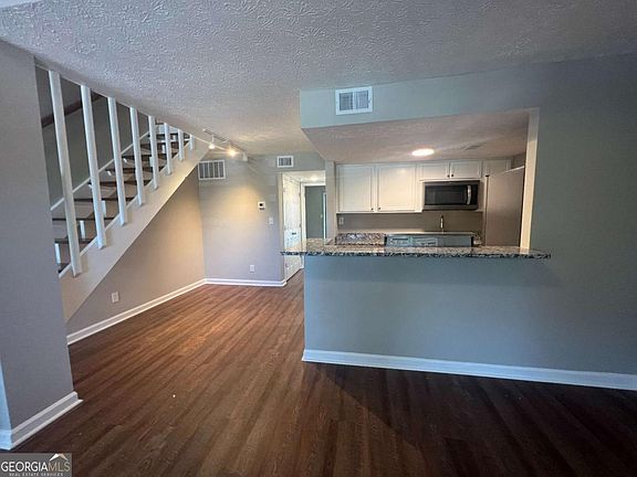 4th image of 1001 Park Hill Dr #B7