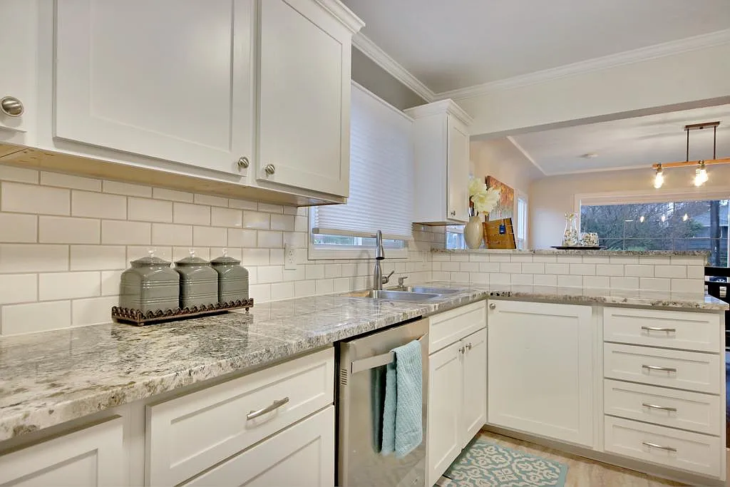1518 N Proctor St — Photo 1