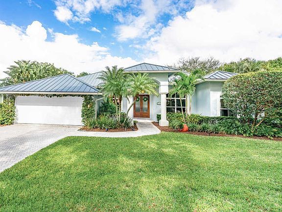 2nd image of 19105 SE Coral Reef Ln