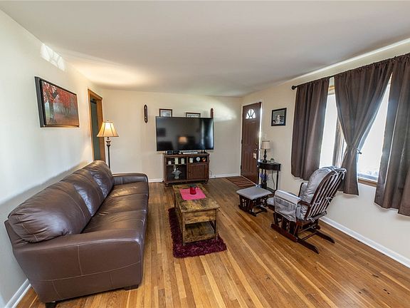 3rd image of 6826 Stillmore Dr