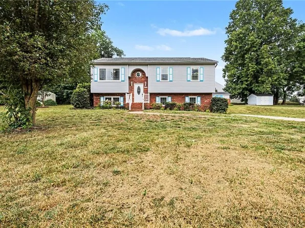 3854 Forest Valley Dr, Winston Salem, NC 27105