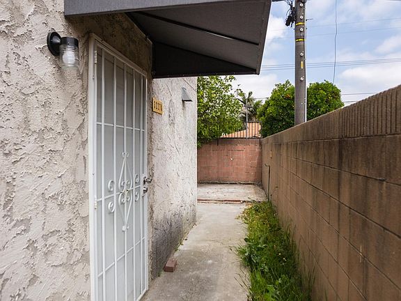 3rd image of 3227 Feather Ave #A