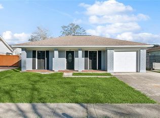 2761 Highland Dr N, Gretna, LA 70056