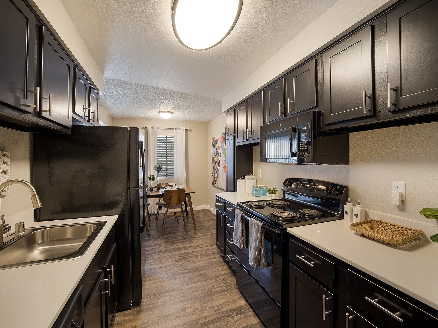 2900 Lux Apartment Homes — Photo 3