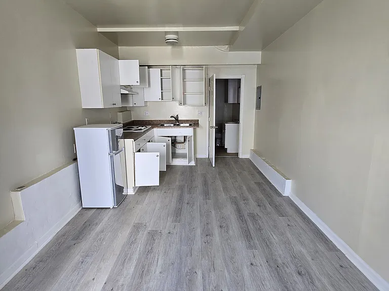 1917 Grace Ave #11 — Photo 4