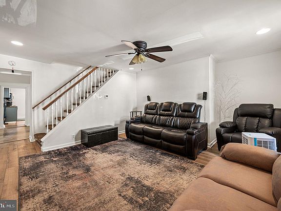 5th image of 109 Roxborough Ave