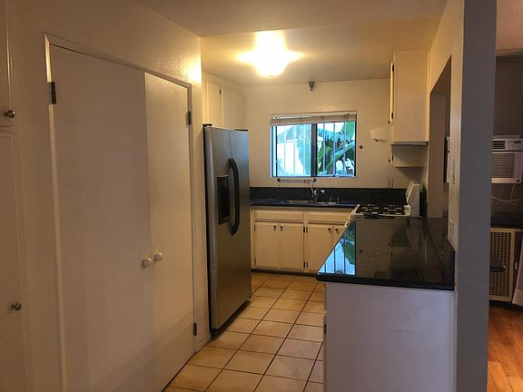 4th image of 4746 Oakwood Ave APT 3