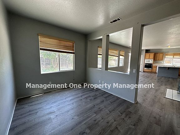 5th image of 13026 Acacia Ave