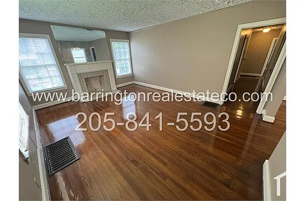 Building Photo - 915 6th St W