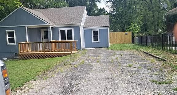 4th image of 3821 Meadow Ln